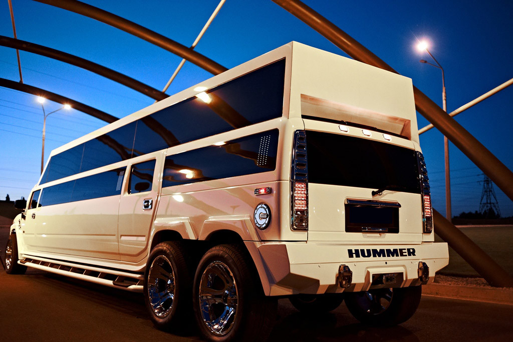 Hummer H2 Mega Limo 