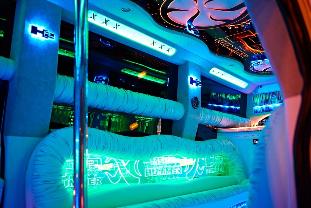 Hummer H2 Mega Limo 