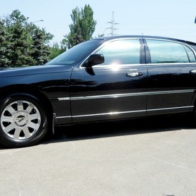 Lincoln Town Car Sedan - авто на весілля у Миколаєві - портфоліо 2