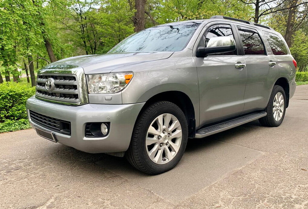 237 Toyota Sequoia срібляста 