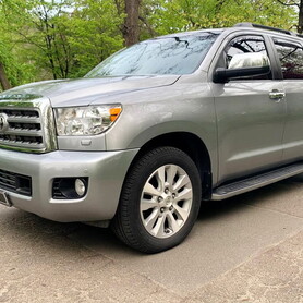 237 Toyota Sequoia срібляста - авто на весілля у Києві - портфоліо 4