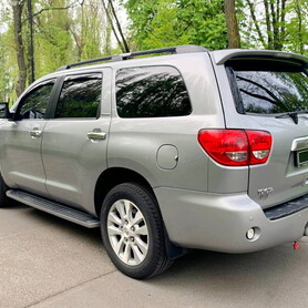 237 Toyota Sequoia срібляста - авто на весілля у Києві - портфоліо 6