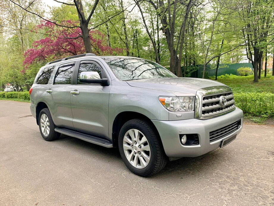 237 Toyota Sequoia срібляста 