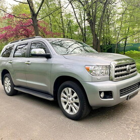 237 Toyota Sequoia срібляста - авто на весілля у Києві - портфоліо 2