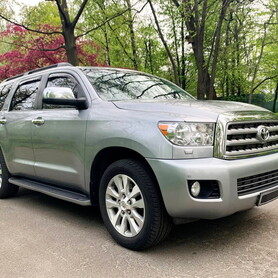 237 Toyota Sequoia срібляста - авто на весілля у Києві - портфоліо 1