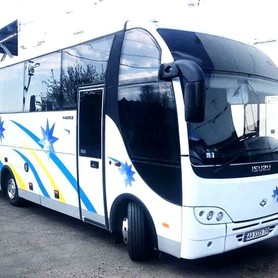 323 Isuzu білий 2005 рік 30 місць - авто на весілля у Києві - портфоліо 2