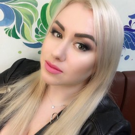 Ксения Братусь
