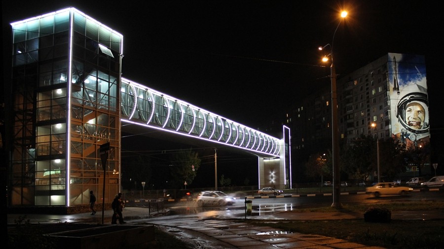 Крытый надземный пешеходный переход