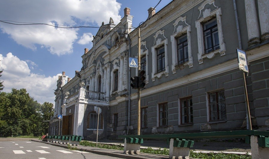 Президентский Дворец в селе