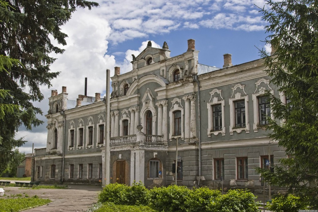Президентский Дворец в селе