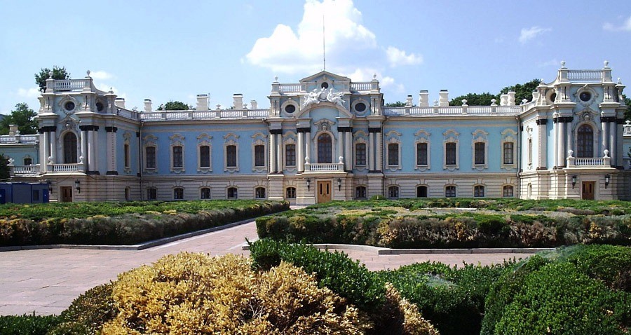 Президентский Дворец в селе