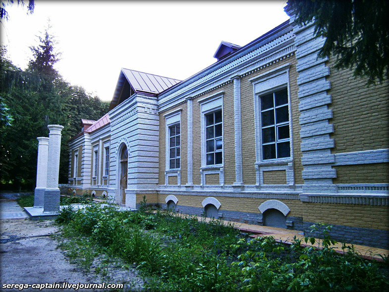 Особняк и ветряная мельница