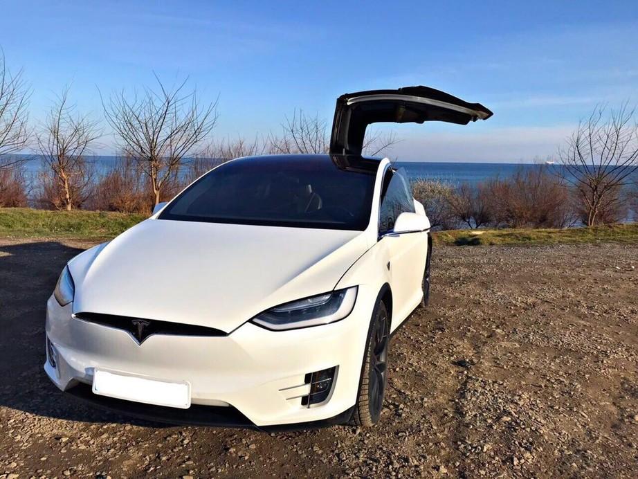 Tesla Model X 