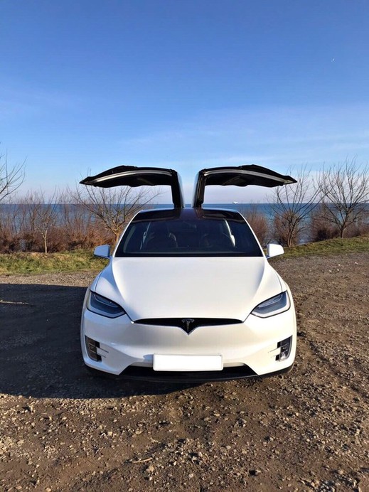 Tesla Model X 
