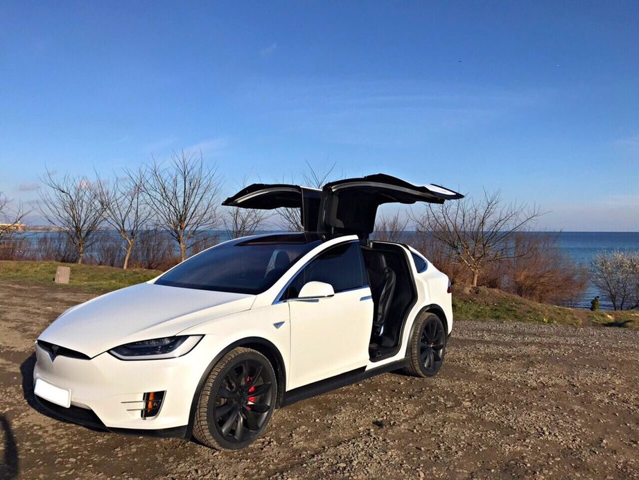 Tesla Model X 
