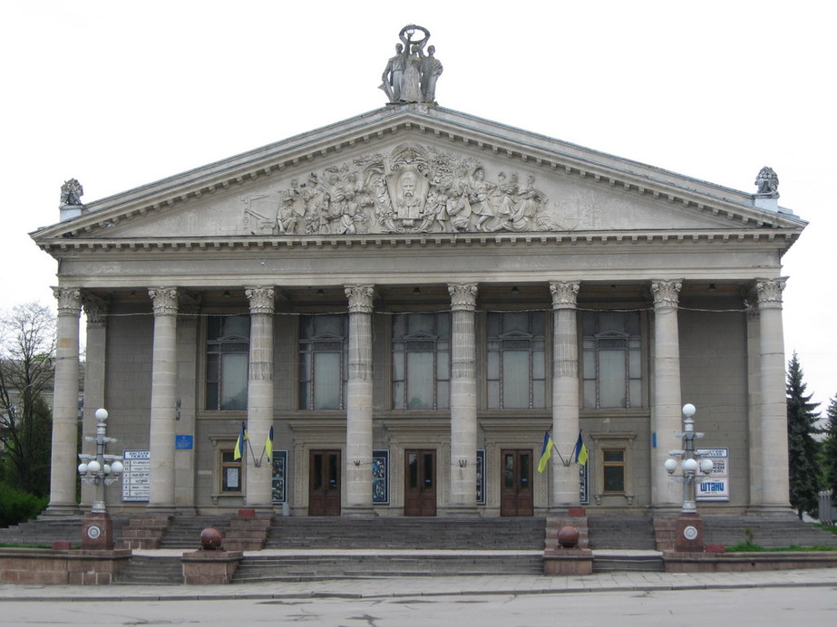 Театральная площадь