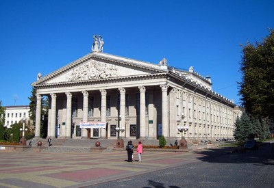 Театральная площадь - місце для фотосесій у Тернополі - портфоліо 5