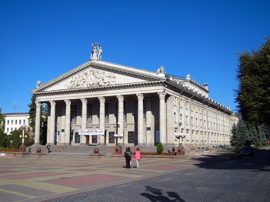 Театральная площадь