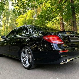 101 Прокат Mercedes-Benz W213 E300 - авто на весілля у Києві - портфоліо 5