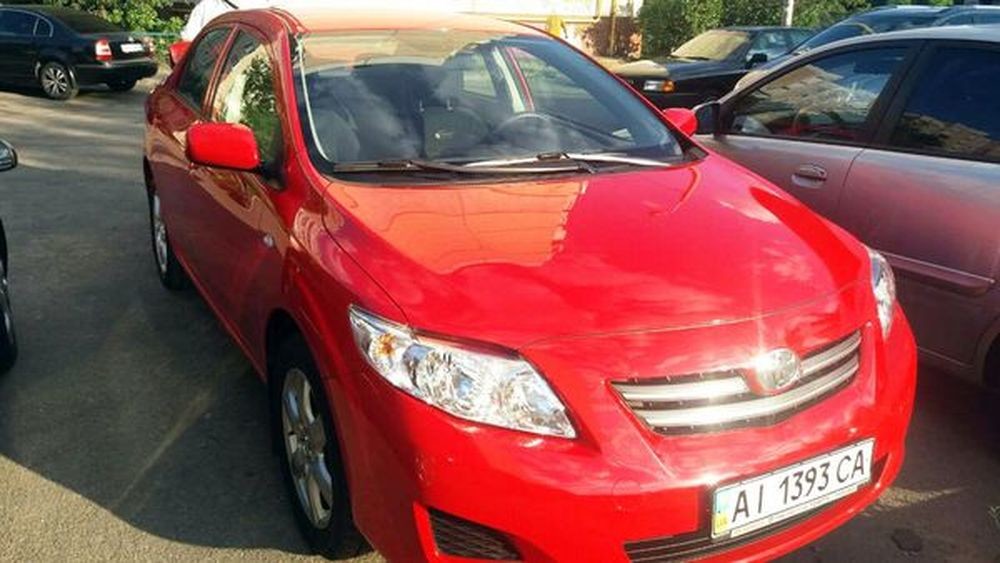 183 Toyota Corolla червона 
