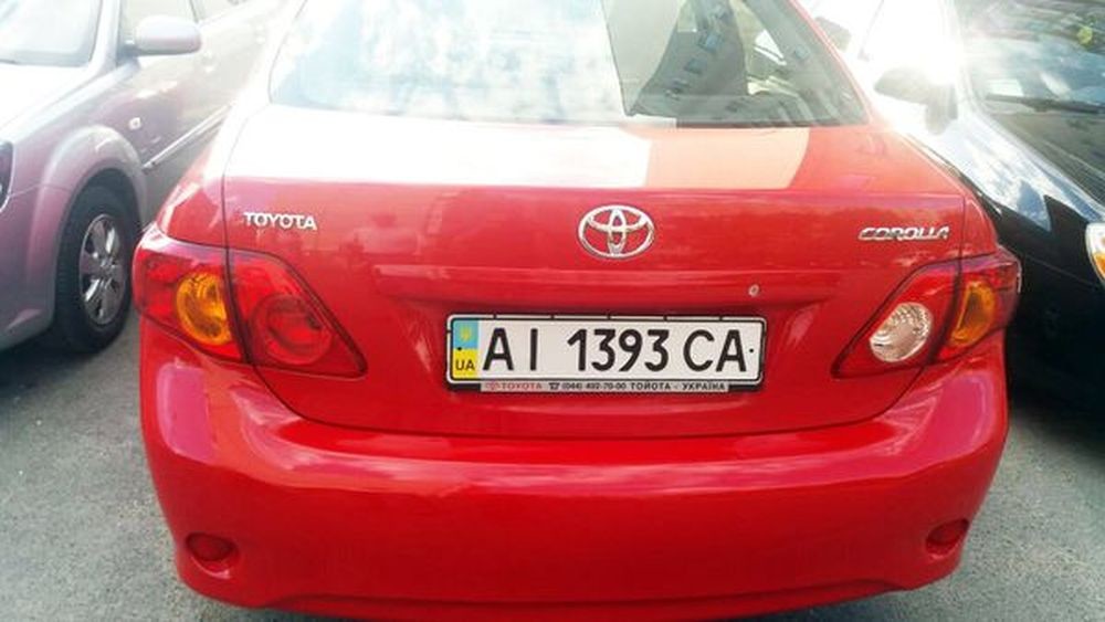 183 Toyota Corolla червона 