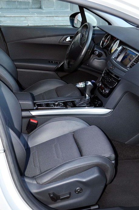 144 Peugeot 508GT білий 