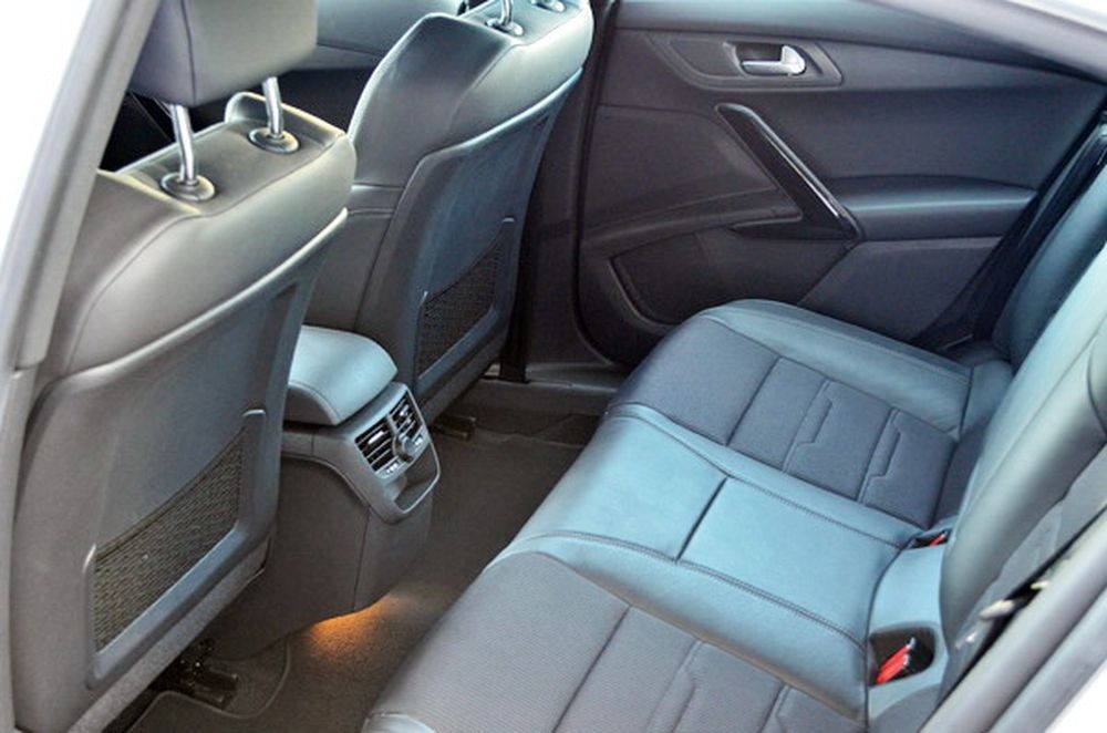 144 Peugeot 508GT білий 