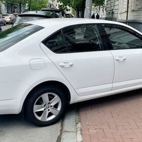 178 Skoda Octavia A7 білий - авто на весілля у Києві - портфоліо 2
