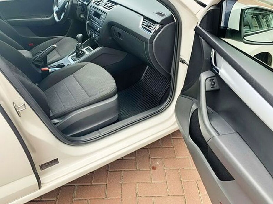 178 Skoda Octavia A7 білий 