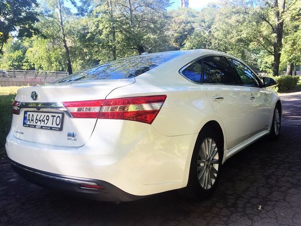 147 Toyota Avalon білий 