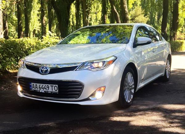 147 Toyota Avalon білий 