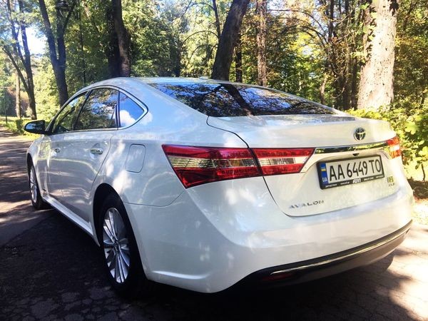 147 Toyota Avalon білий 