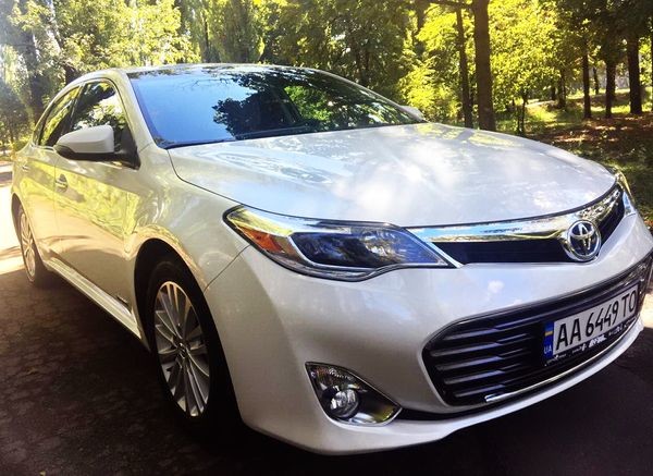147 Toyota Avalon білий 