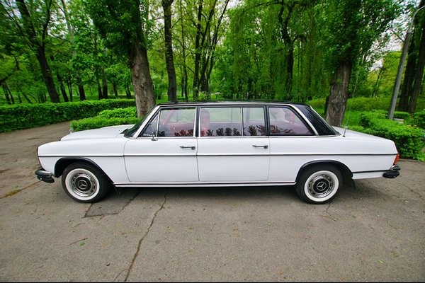210 Ретро автомобіль Mercedes-Benz 1969 