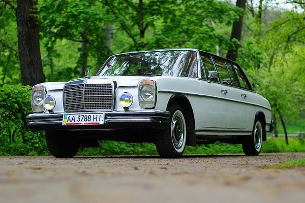 210 Ретро автомобіль Mercedes-Benz 1969 