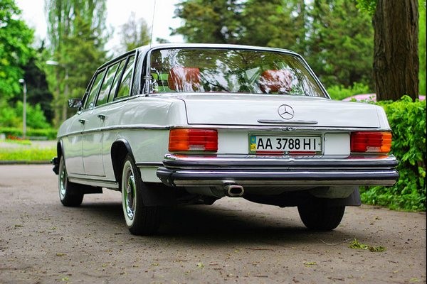 210 Ретро автомобіль Mercedes-Benz 1969 