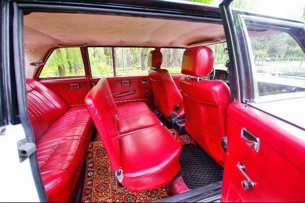 210 Ретро автомобіль Mercedes-Benz 1969 