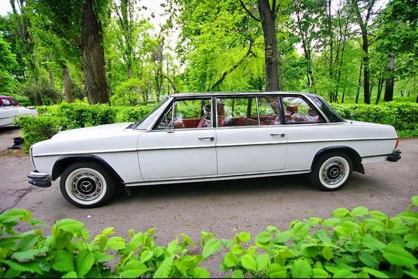 210 Ретро автомобіль Mercedes-Benz 1969 