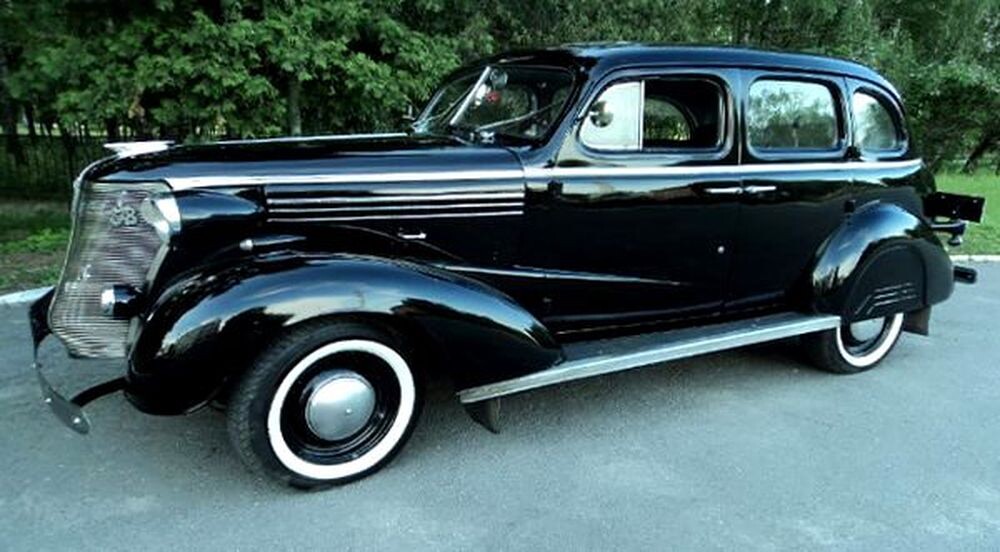 211 Ретро автомобіль Chevrolet Master de Lux 