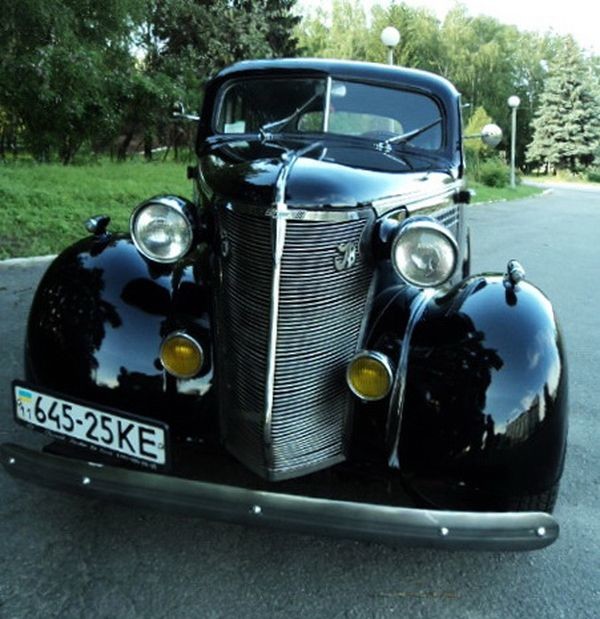 211 Ретро автомобіль Chevrolet Master de Lux 