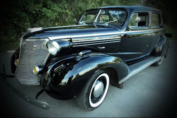 211 Ретро автомобіль Chevrolet Master de Lux 