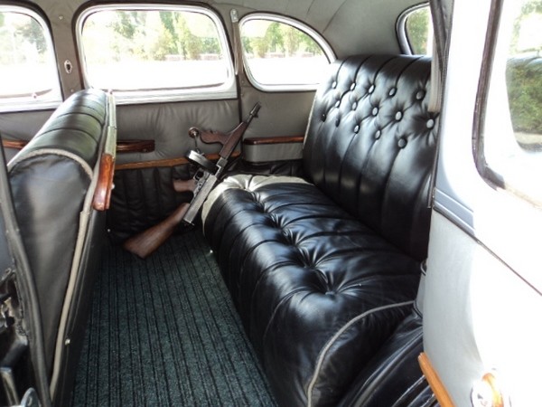 211 Ретро автомобіль Chevrolet Master de Lux 