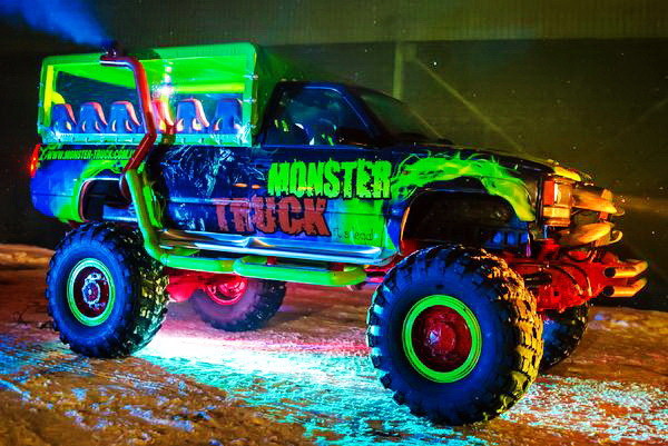 069 Party Bus Monster truck patty bas 
