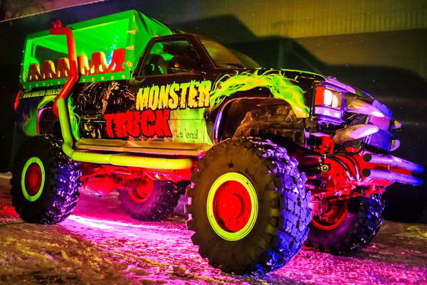 069 Party Bus Monster truck patty bas 