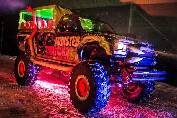 069 Party Bus Monster truck patty bas 