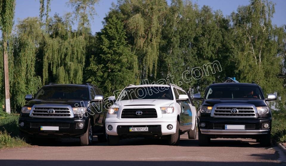 Лімузин Toyota Sequoia з літнім майданчиком 