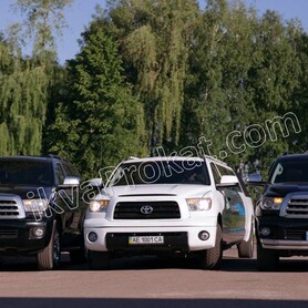 Лімузин Toyota Sequoia з літнім майданчиком - авто на весілля у Рівному - портфоліо 3