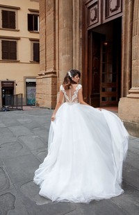 Love is - весільна сукня, салон у Чернігові - фото 1