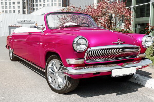 061 volga gaz 21 ретро лімузин малиновий 