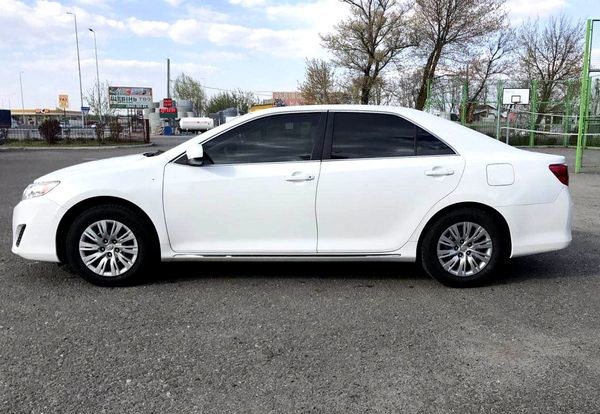 072 Toyota Camry V50 біла на весілля  